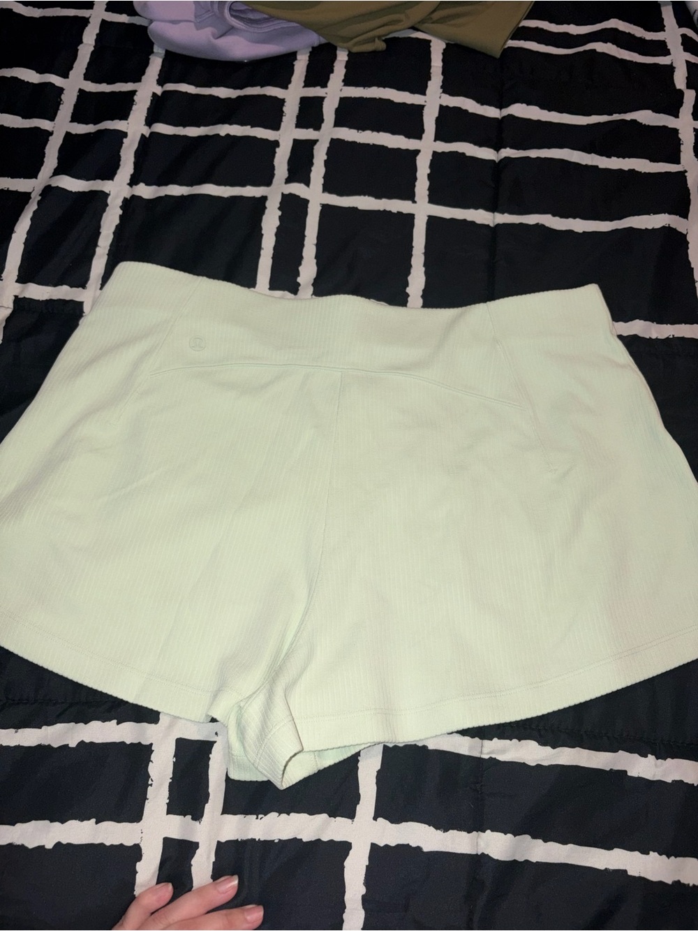 NWOT Lululemon Women’s High-Rise Ribbed Shorts in Light Mint size 14